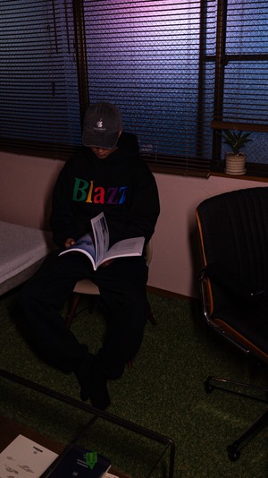 Apple in Smoke Heavy Oz Hoodie [Black]