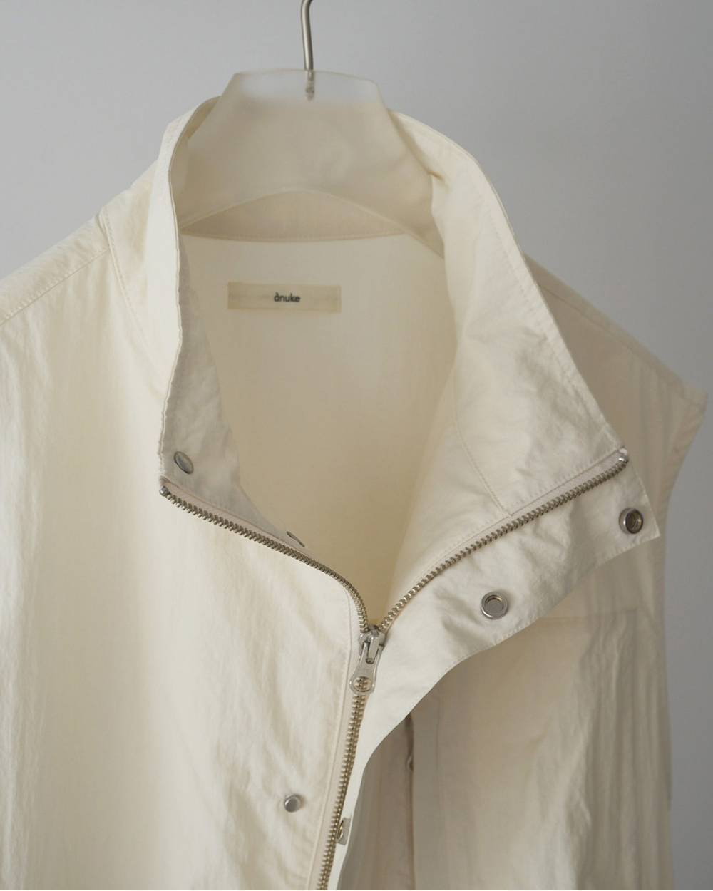 anuke(アンヌーク) Standcollar Pocket Vest | サウスオレンジ｜メンズ
