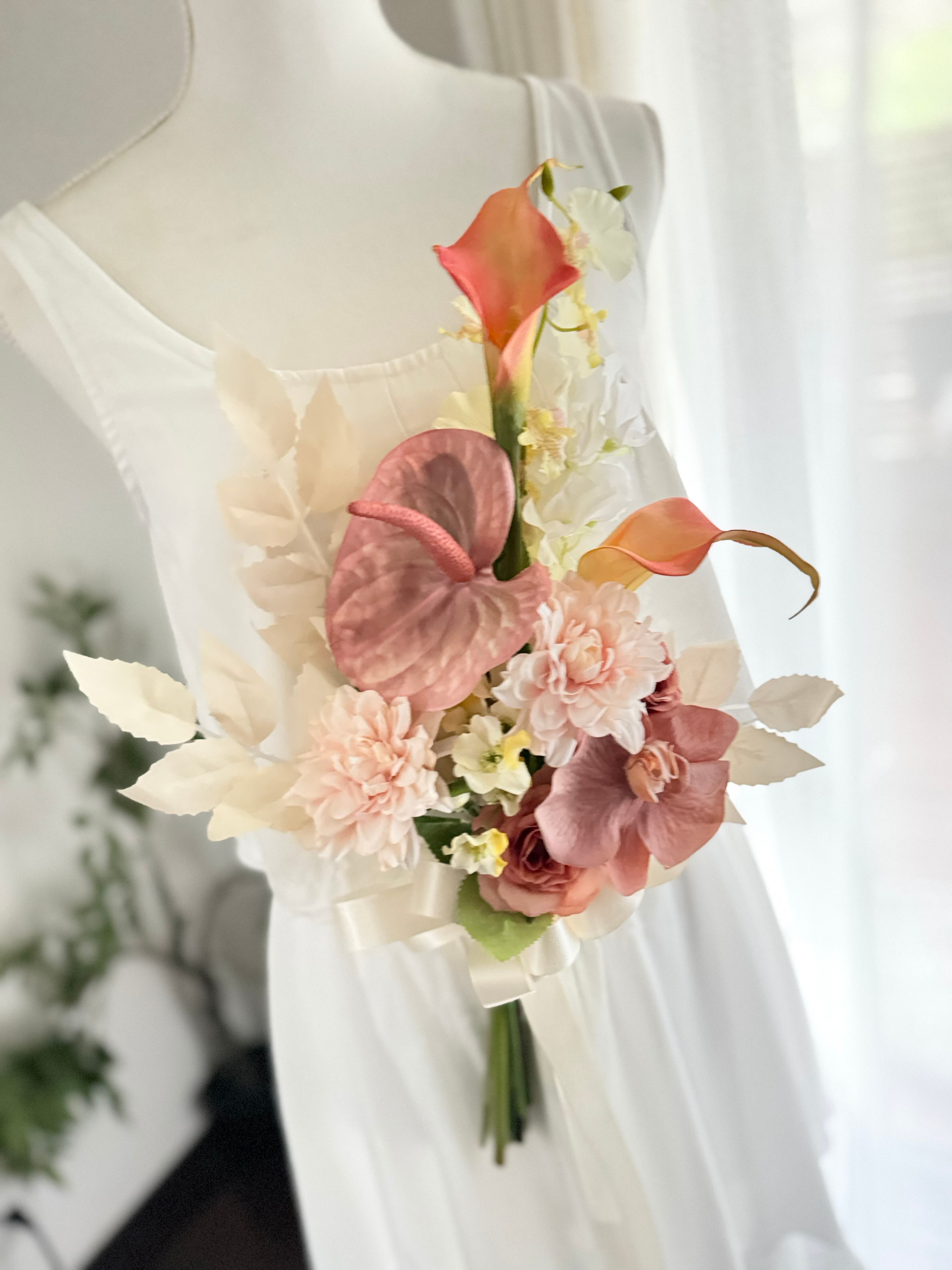胡蝶蘭とカラーリリーのウェディングブーケ&ブートニア❀アーティ