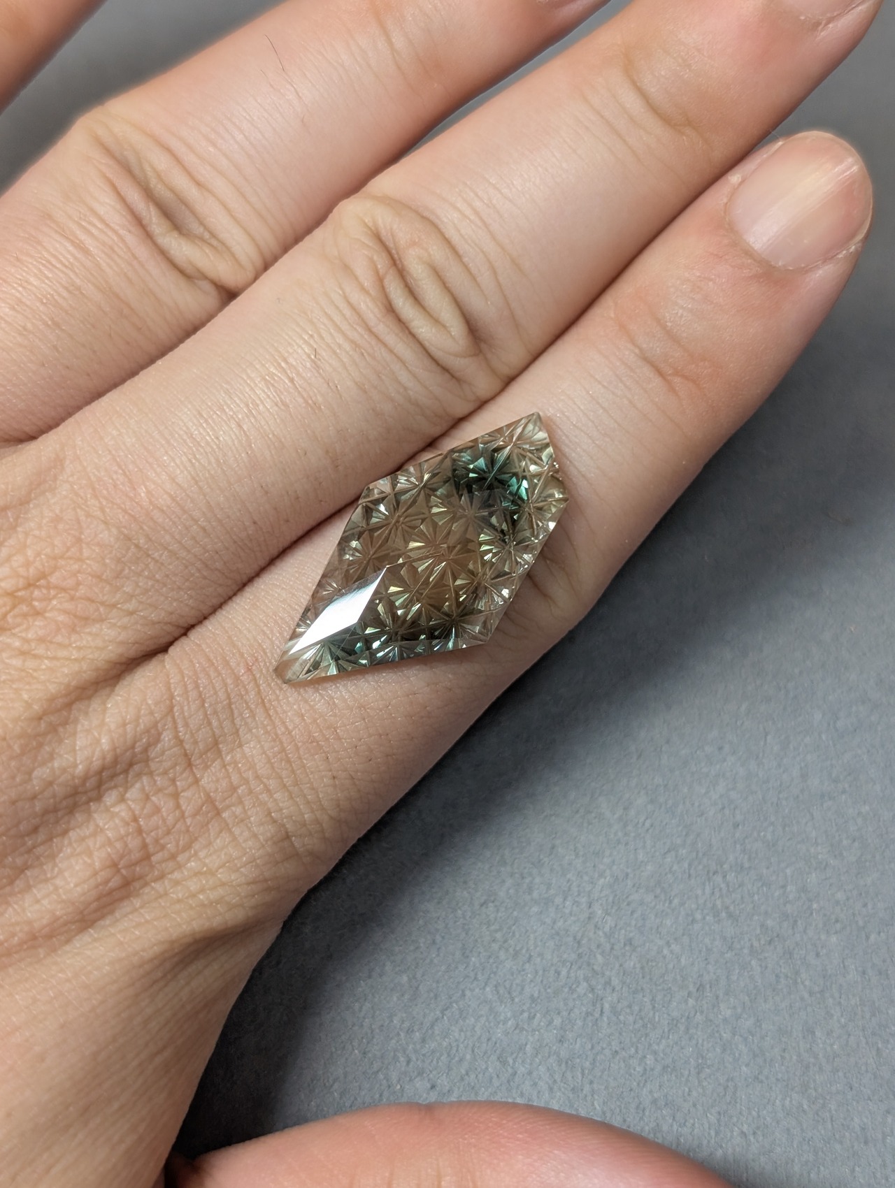 オレゴンサンストーン 14.26ct 29.7×15.4mm 甲州貴石切子 チェッカー 
