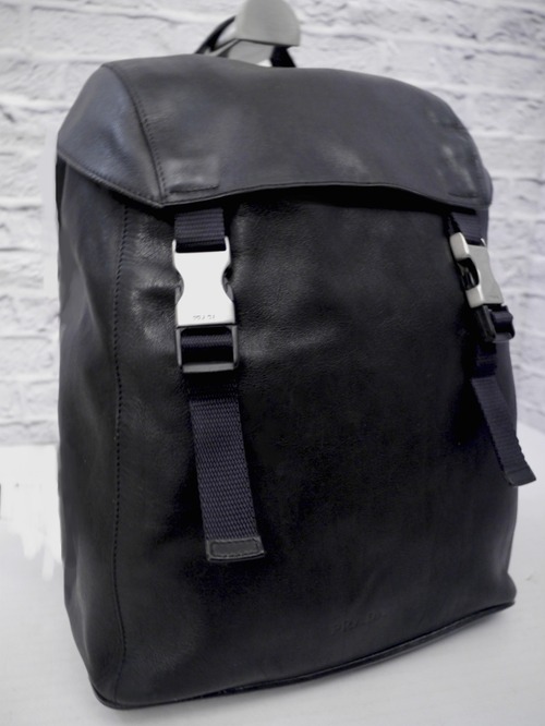 レア26万◆PRADA プラダ V140 ユニセックス レザー リュックサック バックパック ロックサック 黒◆ 使い勝手の良さで人気再燃の定番モデル