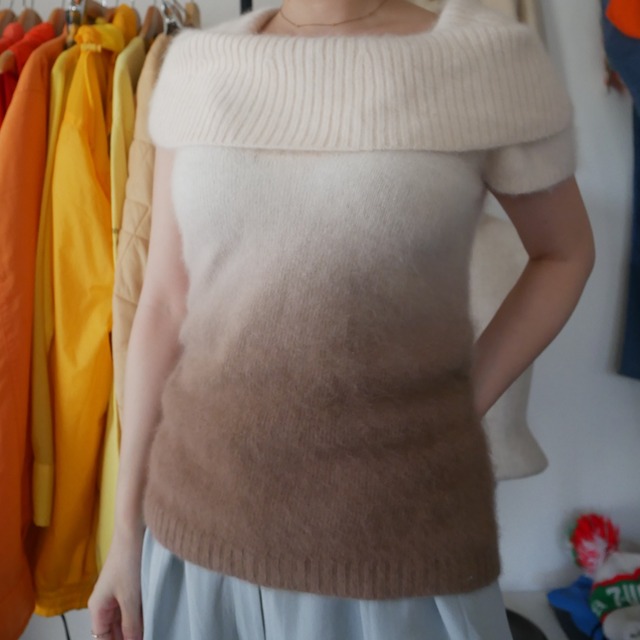 Gradation off shoulder knit