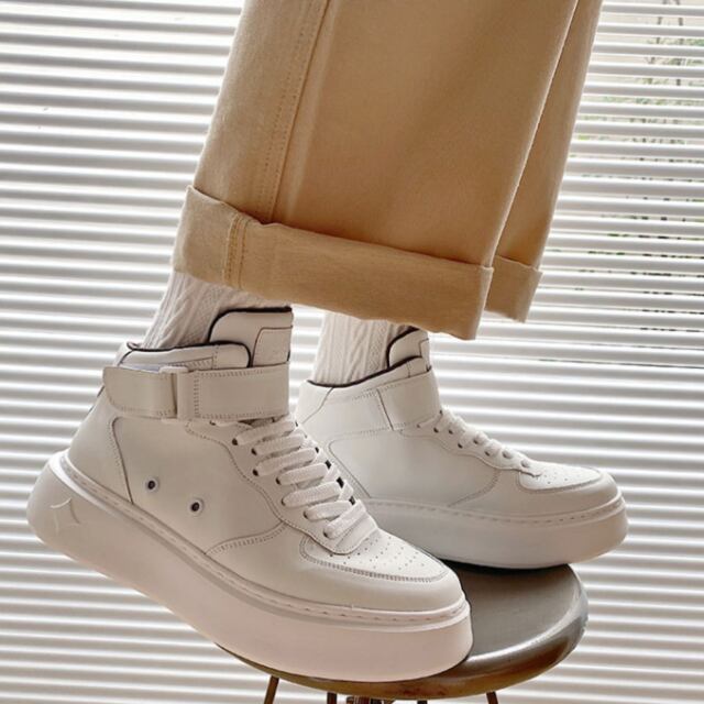 【予約販売】スニーカー ハイカット 厚底 レザー シンプル 靴 ブラック ホワイト スポーティー お洒落 カジュアル ストリート 24cm/24.5cm/25cm/25.5cm/26cm/26.5cm