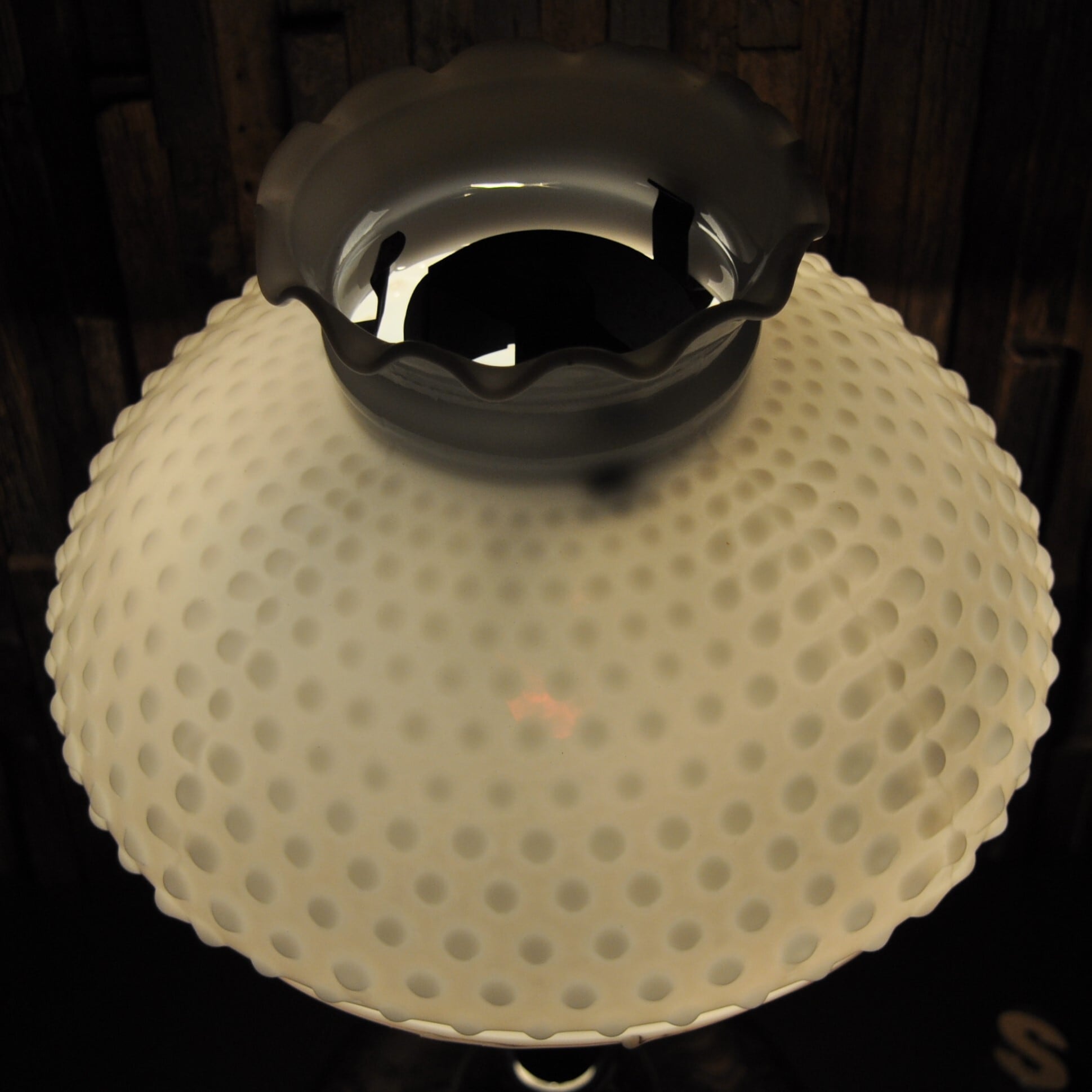 ホブネイル柄 ミルクガラスシェード クイックライト MILK GLASS SHADE