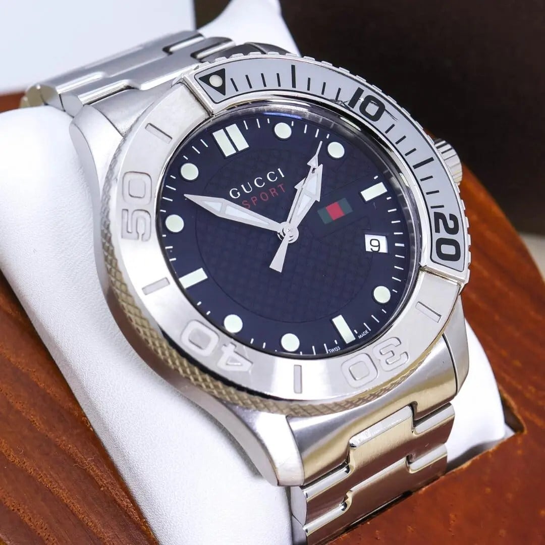 稼働 FENDI 腕時計 2100L 白文字盤 新品電池 ラウンド 650 | Like a