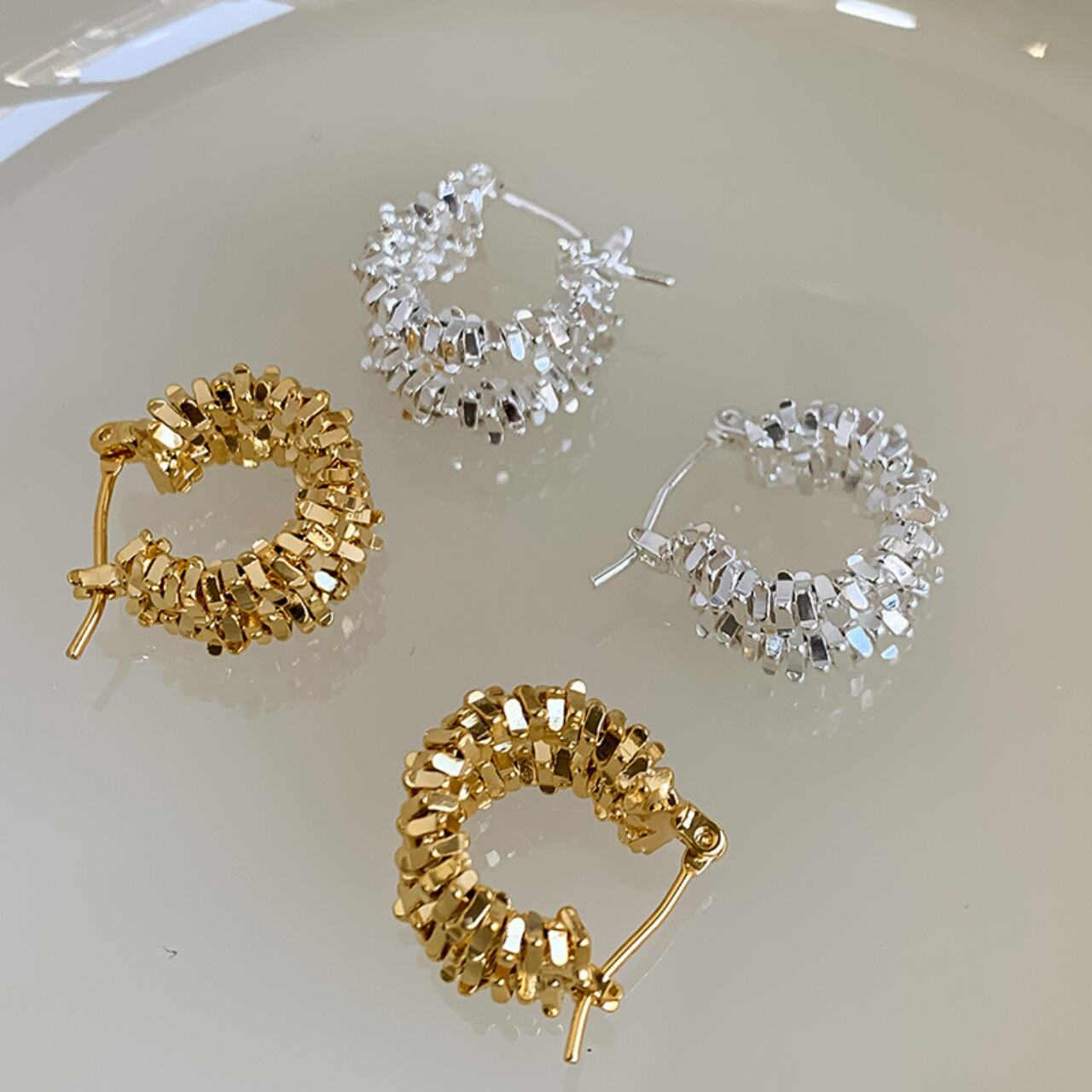 ランダムシャイニーフープピアス a0379