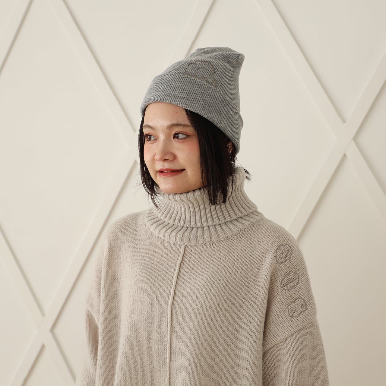 眠りウサのニット帽 / ブラック (MK-417) | もくもくちゃん公式