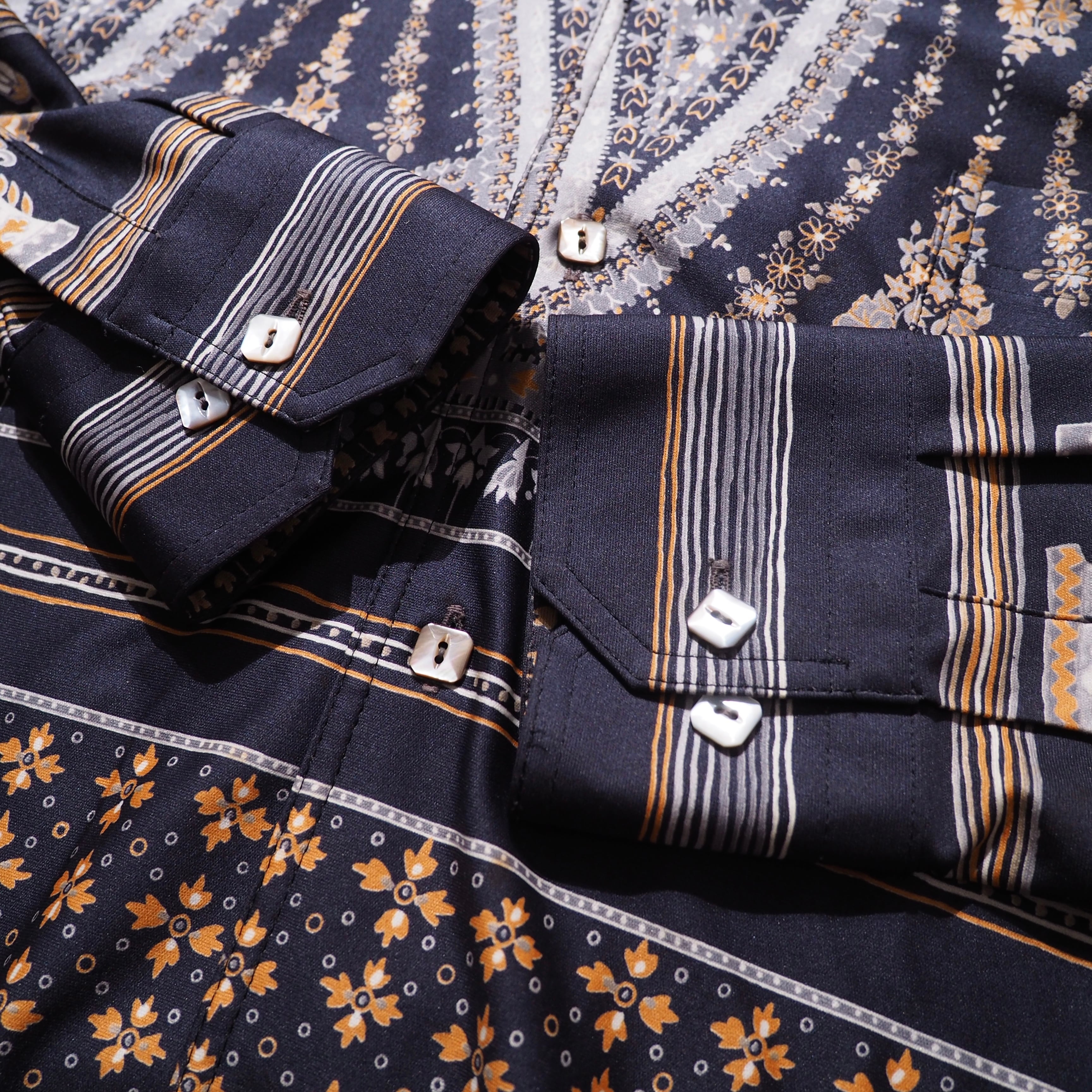 1970 - 80s " 儚美 " Beautiful Flower Pattern vintage Open collar shirt