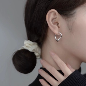 【イヤリング】T31 - Soft Twist Hoop Earrings