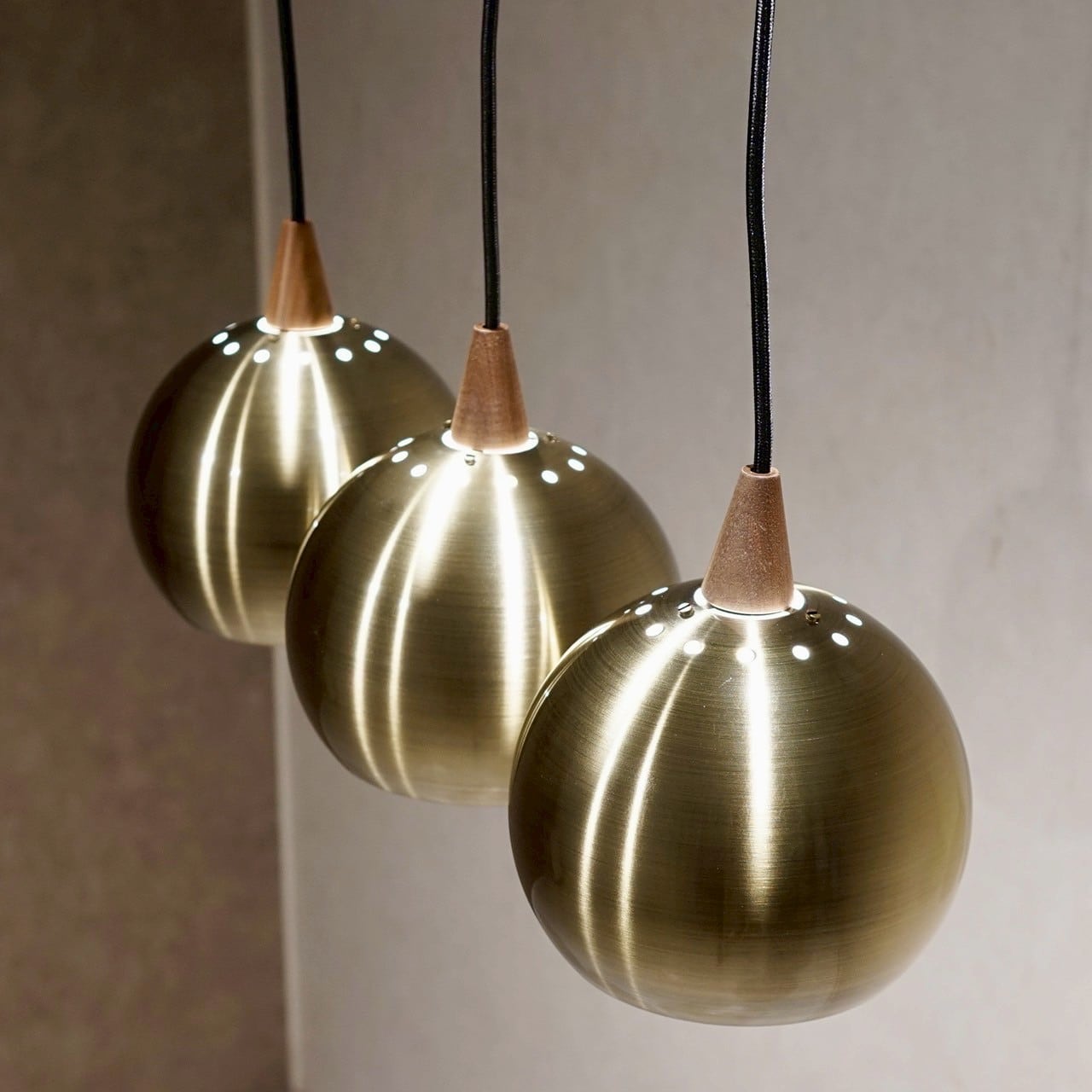 【電球付き】 ペンダントライト ELUX Pecker 未使用品 ELUX エルックス PECKER ペッカー LC10797 ペンダントライト