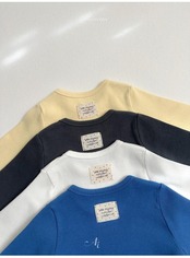 〖取寄〗韓国子供服 / 26winter / atomeme / クリームTシャツ / キッズ *S~XL*