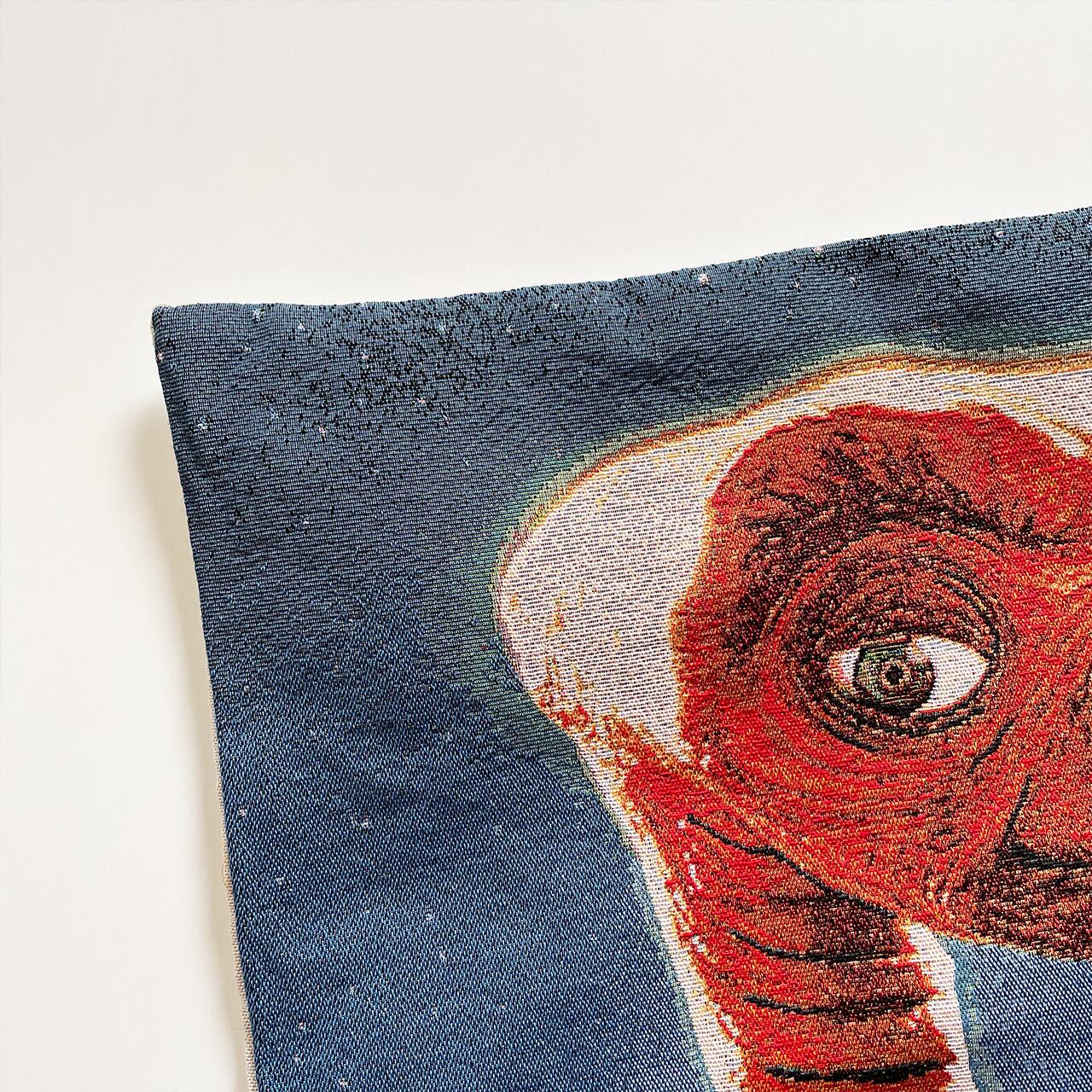 E.T. Cushion cover Holding a flowerpot