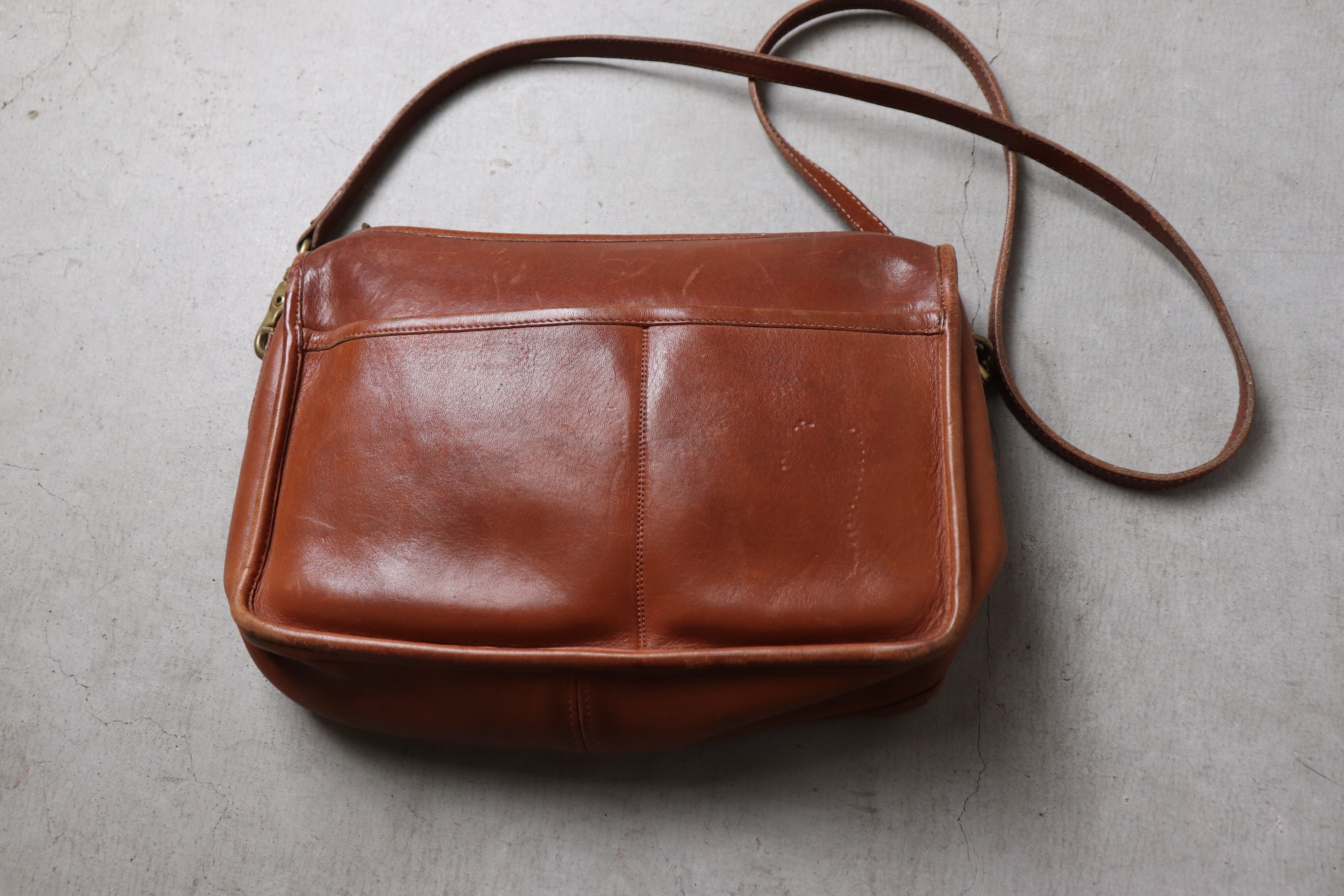 1980s OLD COACH Leather Shoulder Bag Made in USA D408 | ROGER'S