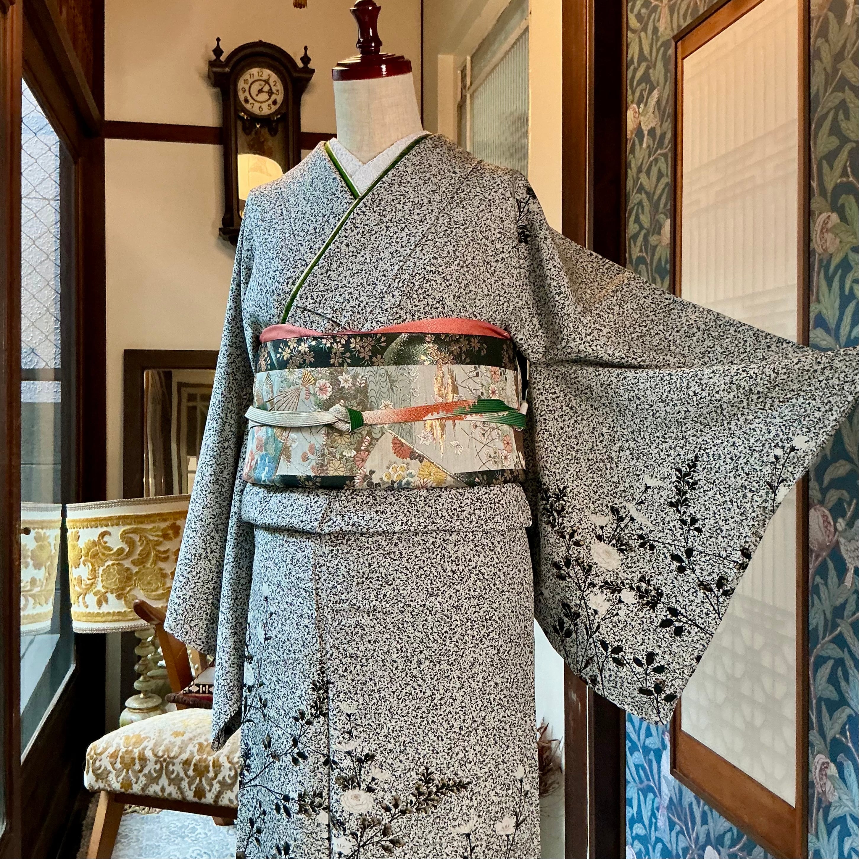付け下げ たたき染め 芹菜 菊花 紗綾形地紋 モノトーン 着物 016b p