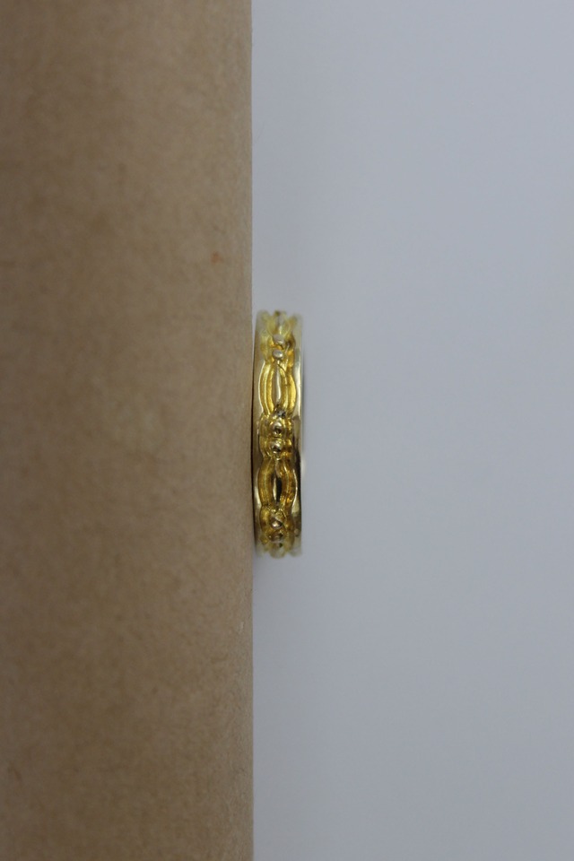 Decorative ring   /  gold