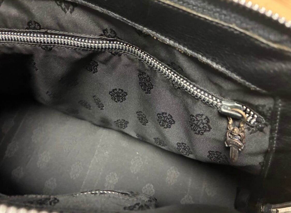 クロムハーツ　黒レザー ボストンバッグ チャーム付き CHROME HEARTS（クロムハーツ） クロスパッチ ラージクロス付き