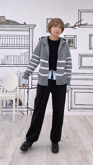 レイヤーなニットカーディガン　　ブラック　ご予約制です。2週間くらいかけります。