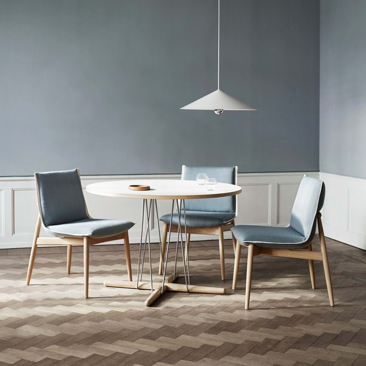E020 Embrace Table Φ110 Oak / WH［カールハンセン&サン］ | REAL 