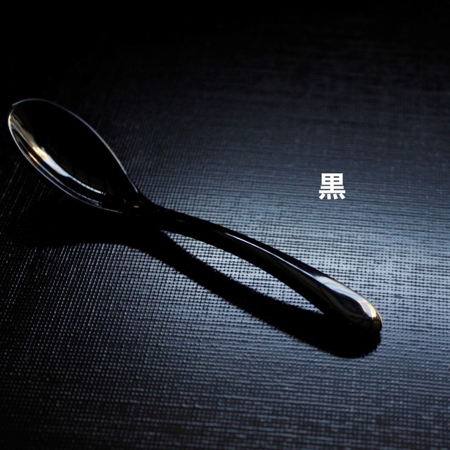 「トゥルン」と食べやすいスプーン