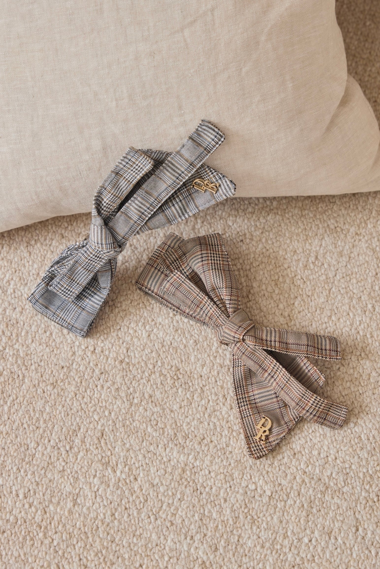 DR check ribbon barrette