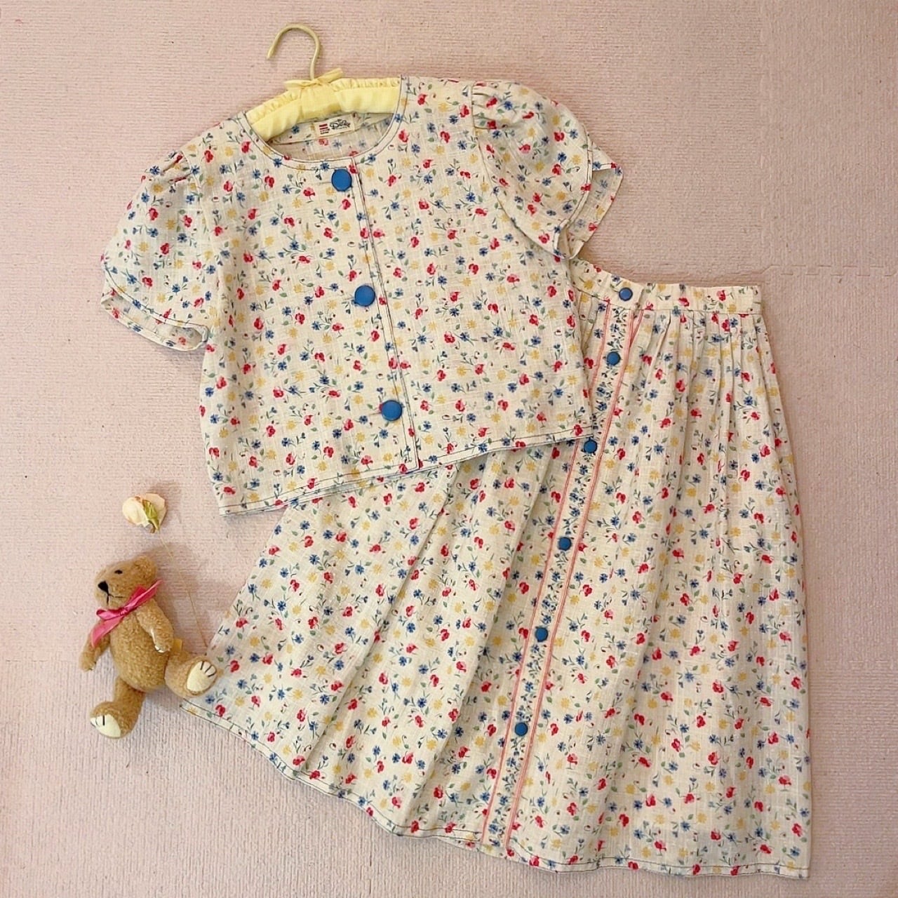 blue button flower set up