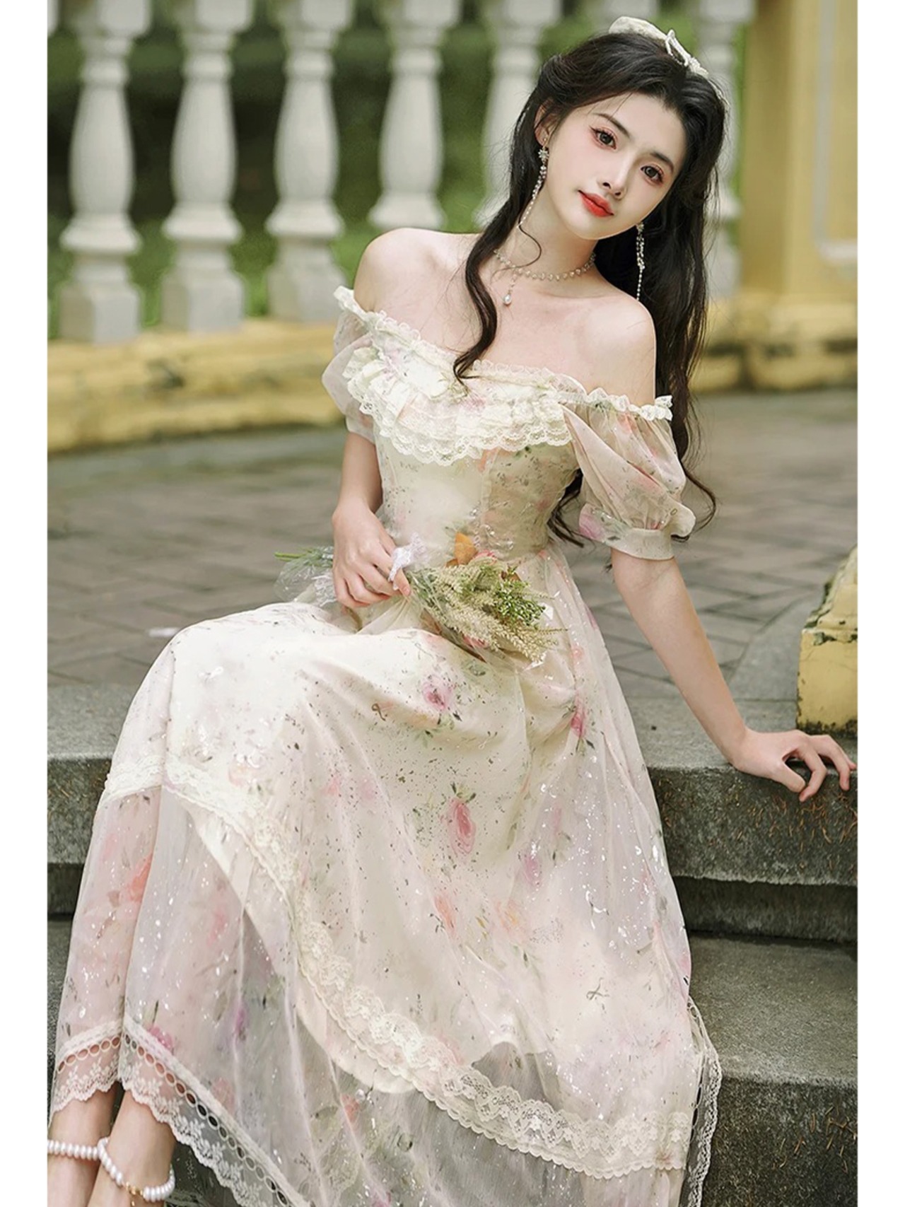 【0037】Flower Lace Off Shoulder Short Sleeve Dress