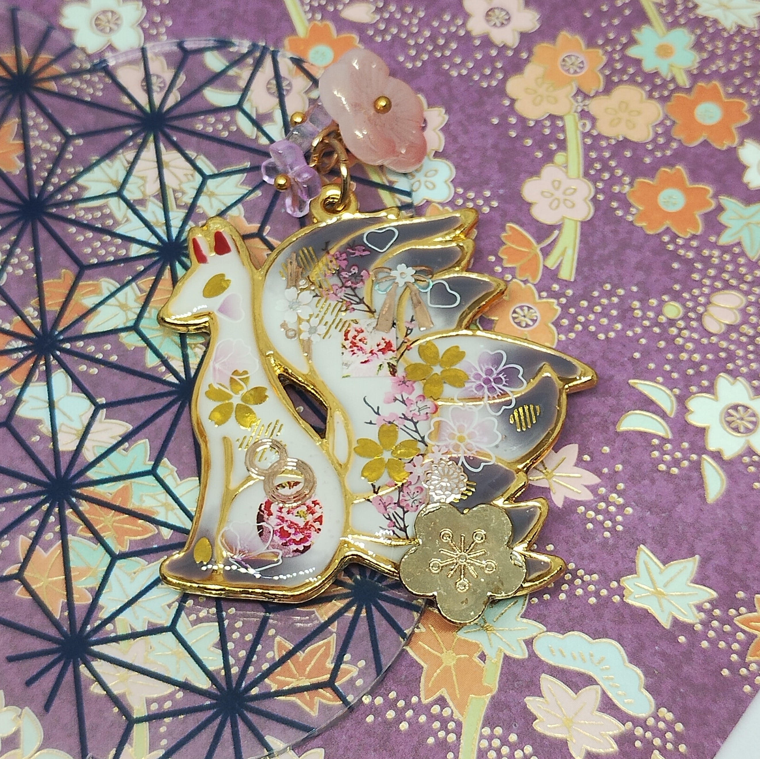 夜桜の九尾の狐キーホルダー/チャーム 和風 九尾 手作り 和柄 華 桜