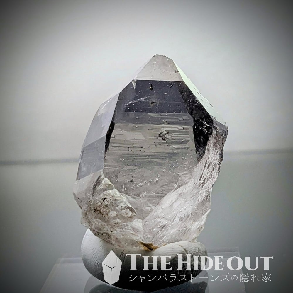 ヒマラヤ水晶オールドストック原石標本029 クリアなのに「色み」を