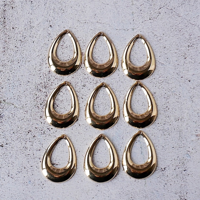 【374p-m1】4pcs　ドロップ メタルチャーム　ゴールド　23×17mm