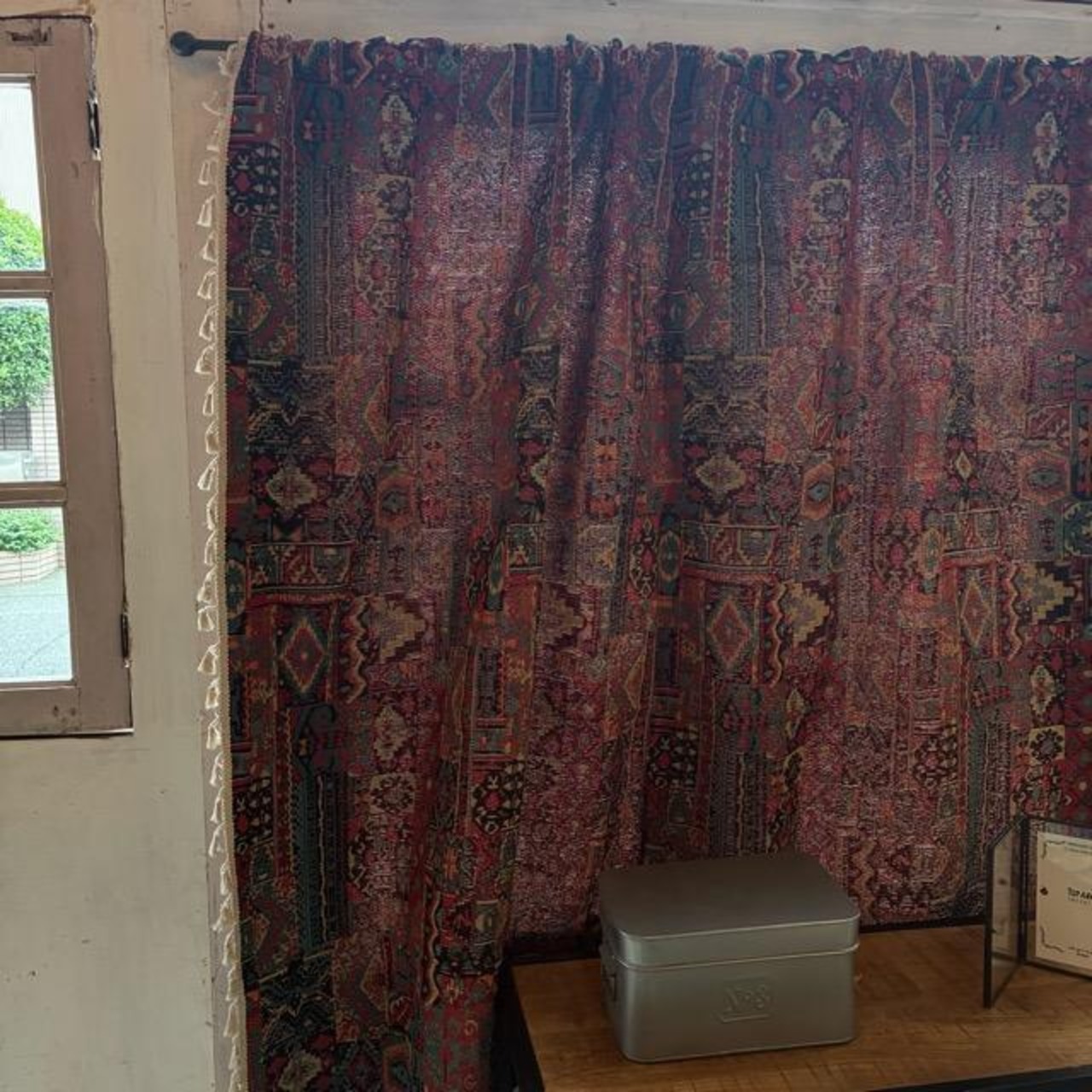 TOPANGA Fabric　ジャガードキリムフリンジカーテン　150×180cm　エスニック　トライバル　遮光　厚手　レッド　ゴブラン織　カーテンポール　ボヘミアン