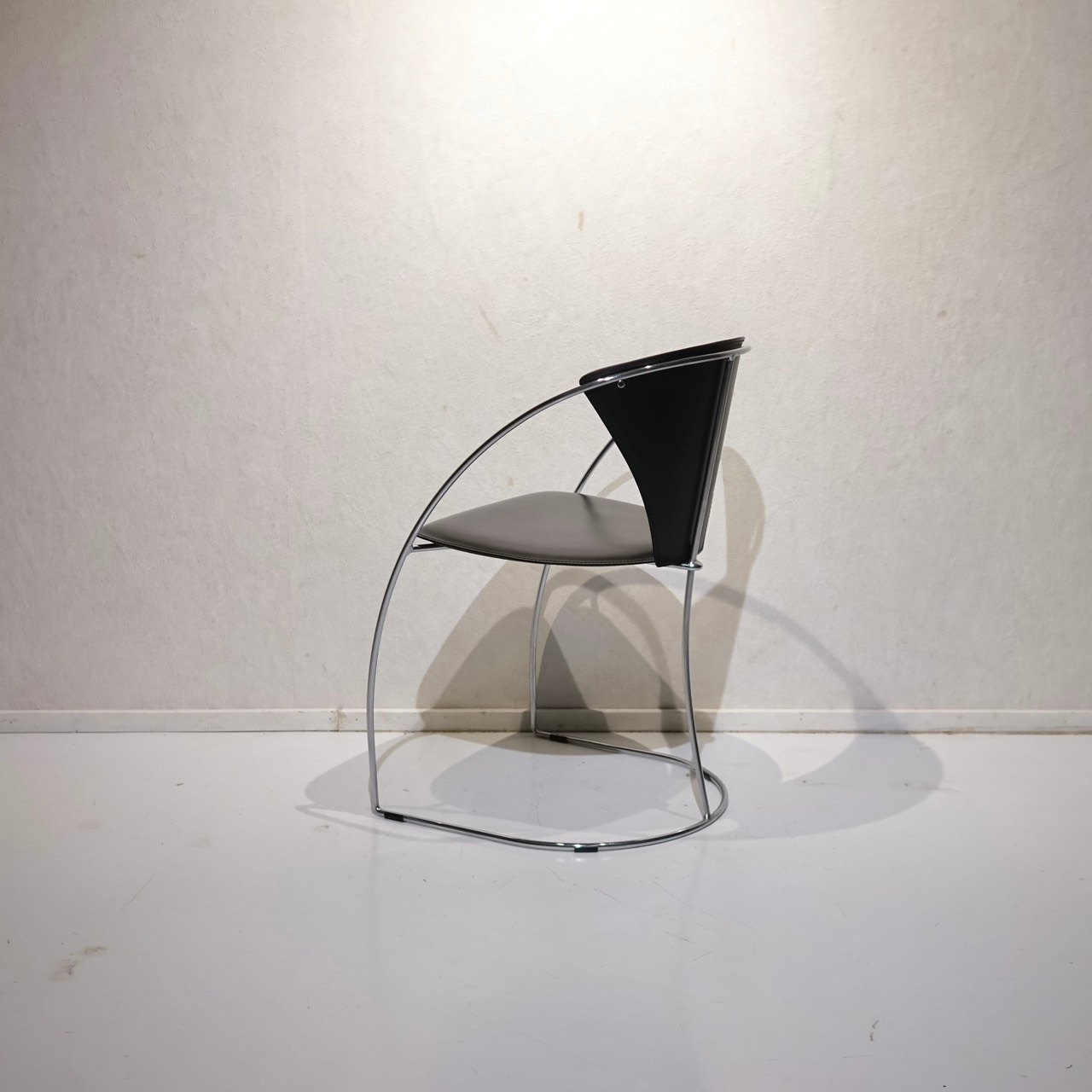 arrben アルベン LINDA リンダ ダイニングチェア ミーティングチェア 椅子 本革 レザー ブラック イタリア モダン ミニマル ホテルライク