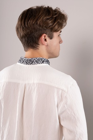 ウクライナ刺繍ヴィシヴァンカ　クロスステッチ手刺繍　XLサイズ　メンズ