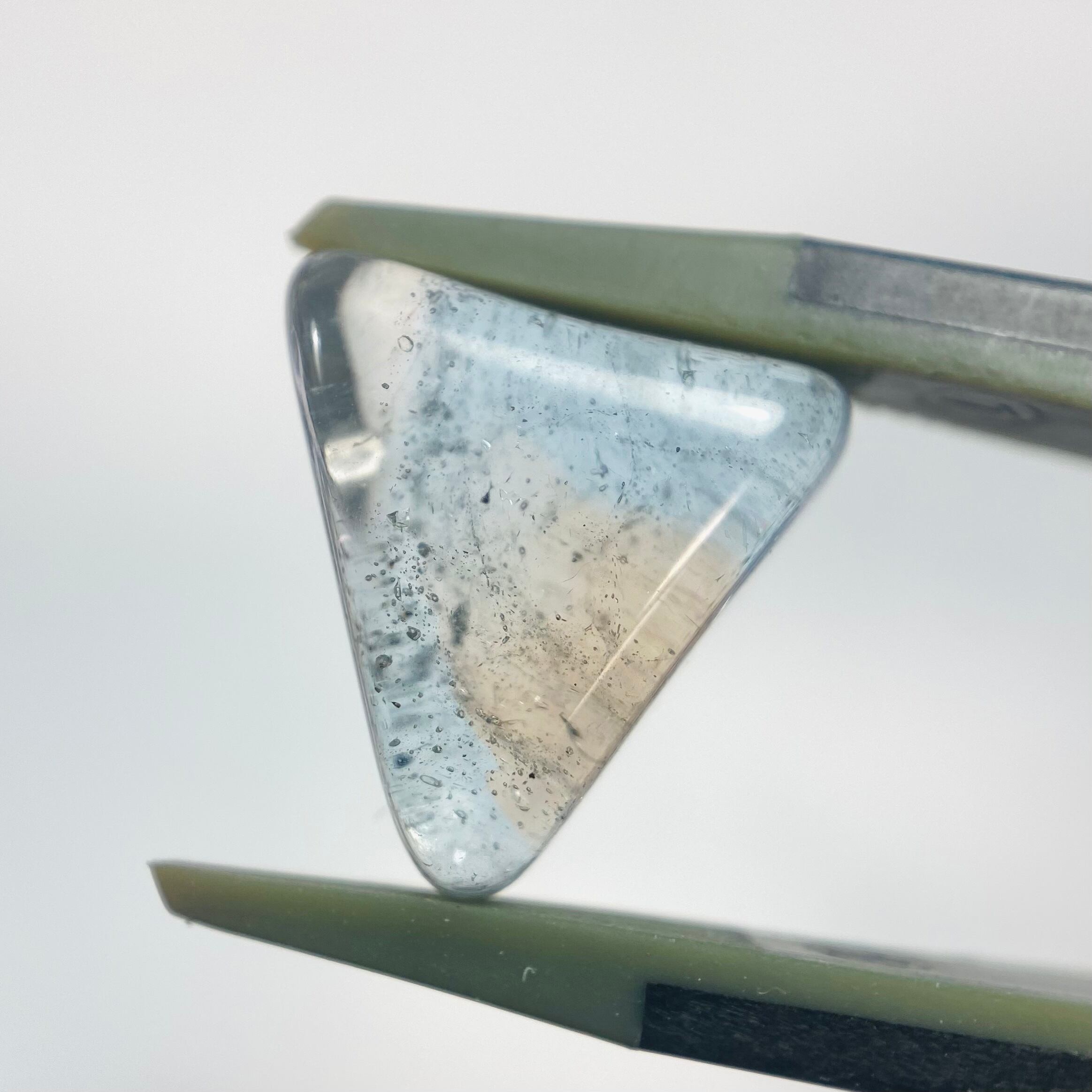 レアなバイカラートパーズ