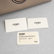 フェンディ ロール ミディアム トートバッグ セレリア ベージュ レザー