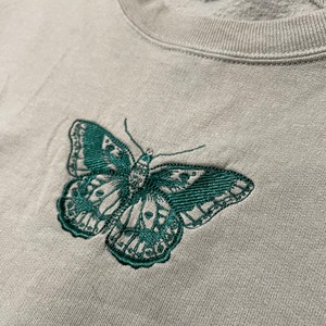 【Hanes】スウェット トレーナー 刺繍 蝶 チョウ アースカラー くすみカラー くすみグリーン XL ビッグサイズ オーバーサイズ US古着