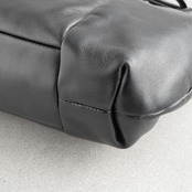 MIU MIU ロゴ入り ナッパレザー ホーボーバッグ ブラック