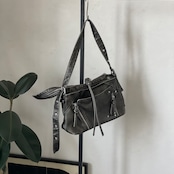 【受注予約:6月下旬入荷予定】zipper shoulder bag/ silver