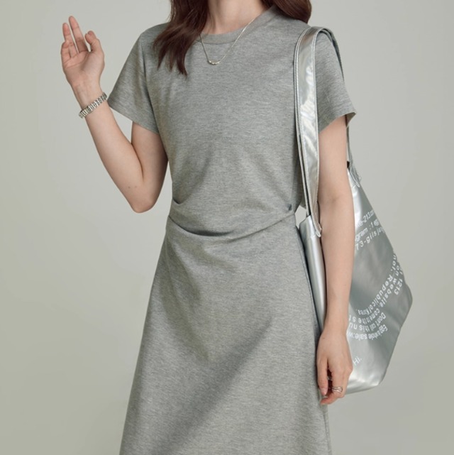 ロングワンピース ロングワンピ レディース ワンピース ロング 半袖 ラウンドネック 襟なし ウエストマーク かわいい シンプル カジュアル おしゃれ ラフ ガーリー ルーズ 存在感 キュート ベーシック カントリー アクティブ ナチュラル 無地 春 夏 秋 ロングシーズン ママ お出かけ 旅行 公園 女子会 休日 ショッピング お花見 カフェ 韓国 オルチャン 楽ちん プチプラ 普段使い 着回し インスタ映え 定番 S M L 小さいサイズ 大きいサイズ グレー ベーシックカラー 大人カラー