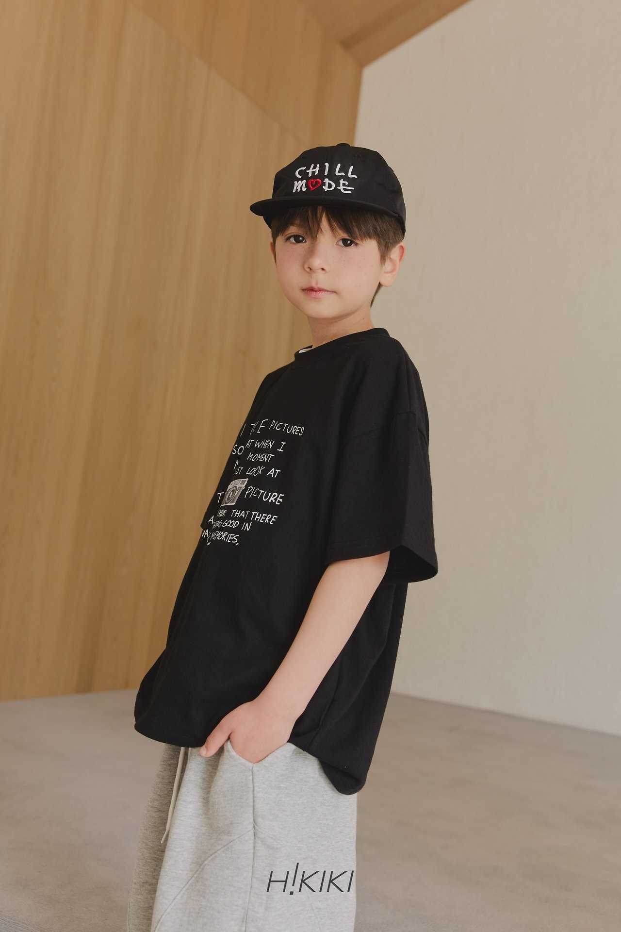 [H!KIKI] Camera Lettering Tee / [하이키키] 카메라레터링티