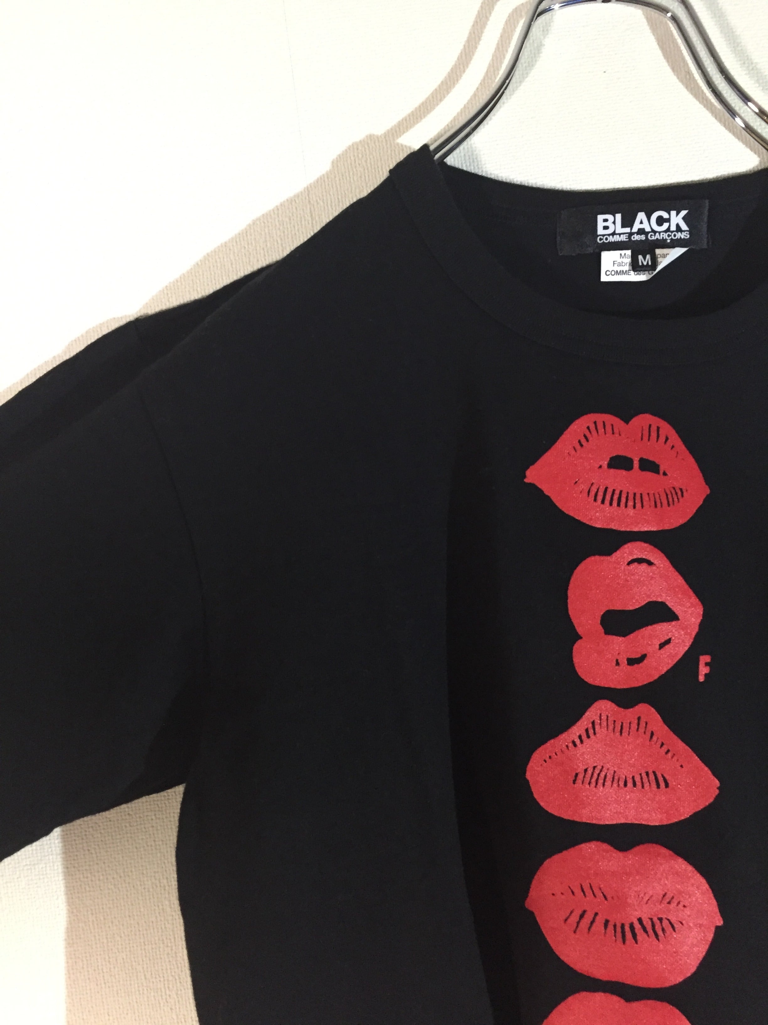 BLACK COMME des GARCONS プリントTシャツ キスマークS BLACK COMME des GARCONS プリントTシャツ キスマーク | 古着屋 KafuCa