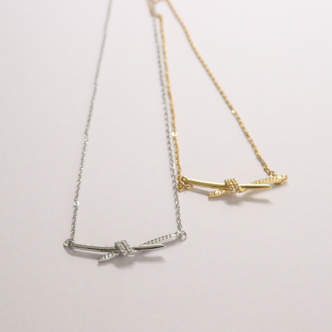 タイデザインネックレス　ラインストーン　ステンレス　低アレルギー　bittersweet