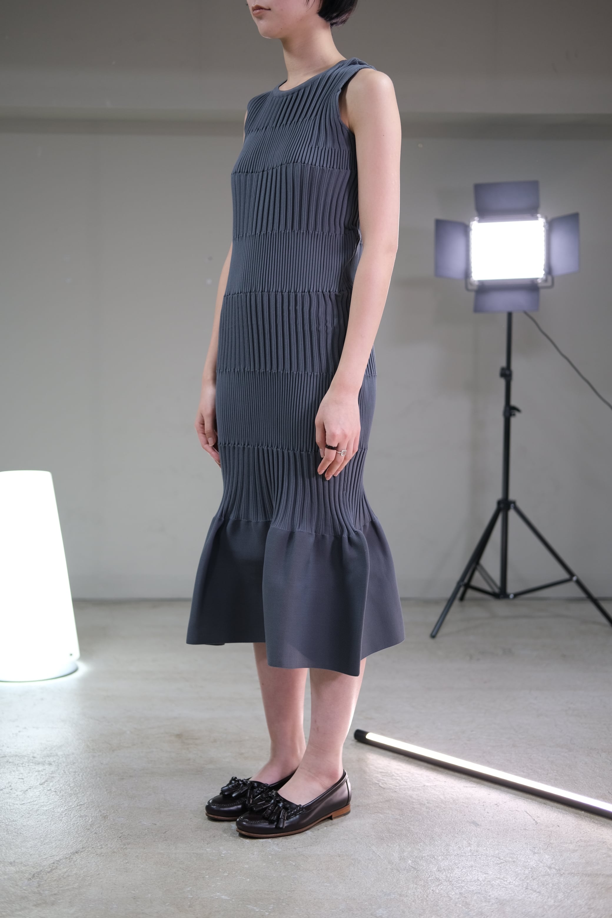 CFCL fluted dress dark gray 【公式通販】