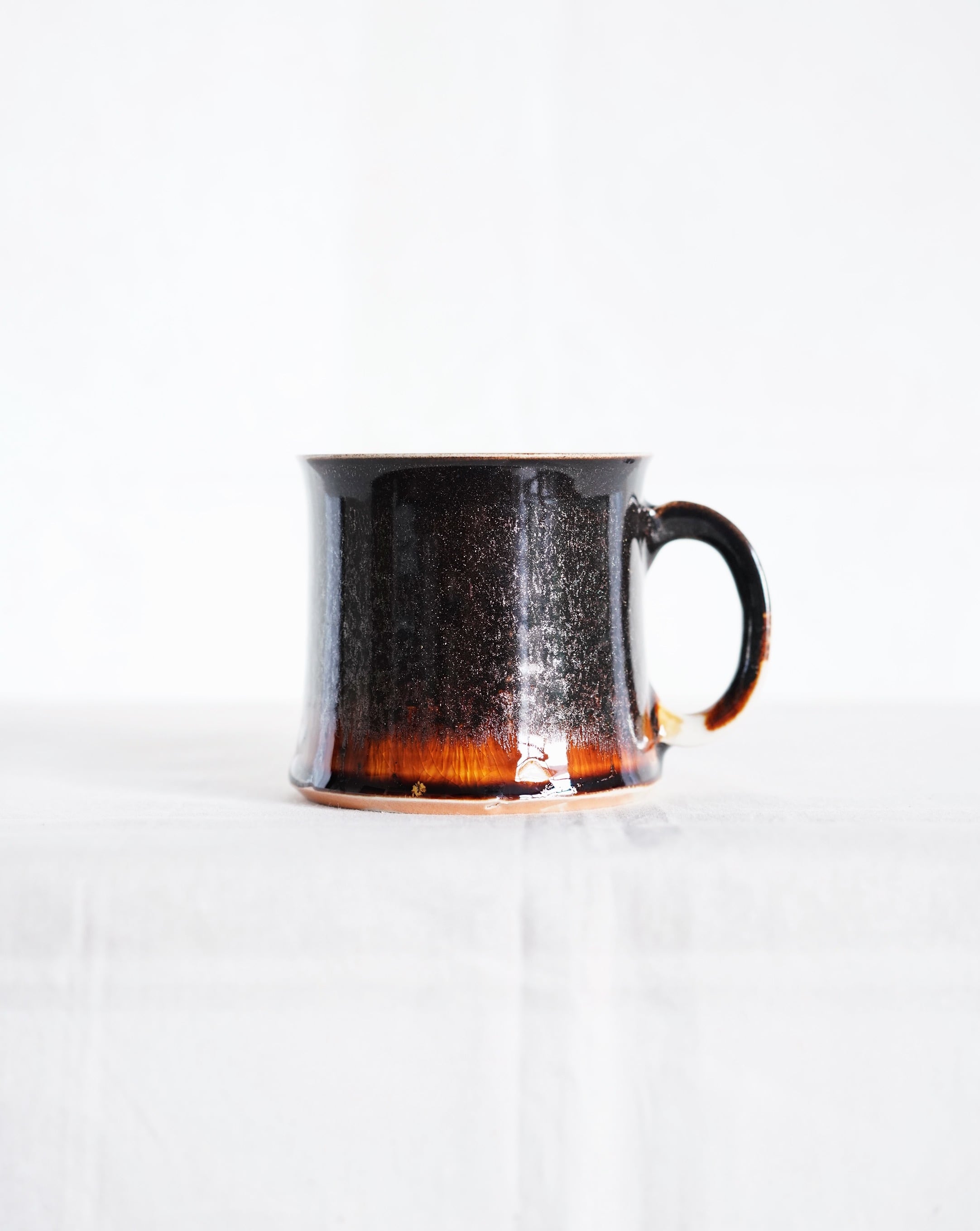 マグカップ -黒飴- / 鈴木麻莉子