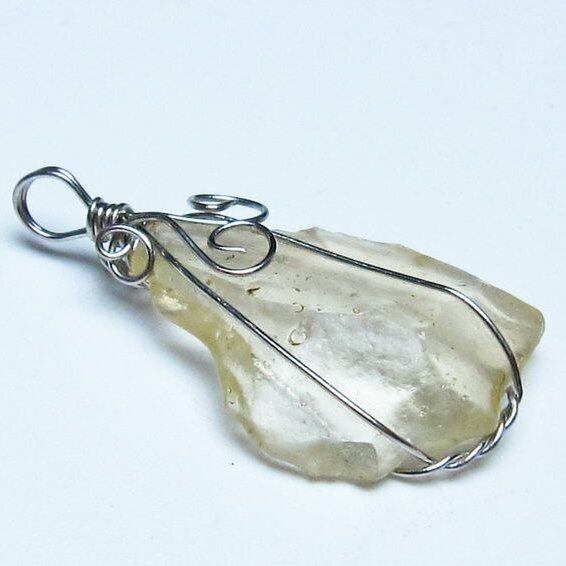 リビアングラス ペンダント 一点物 メール便可 112-13671