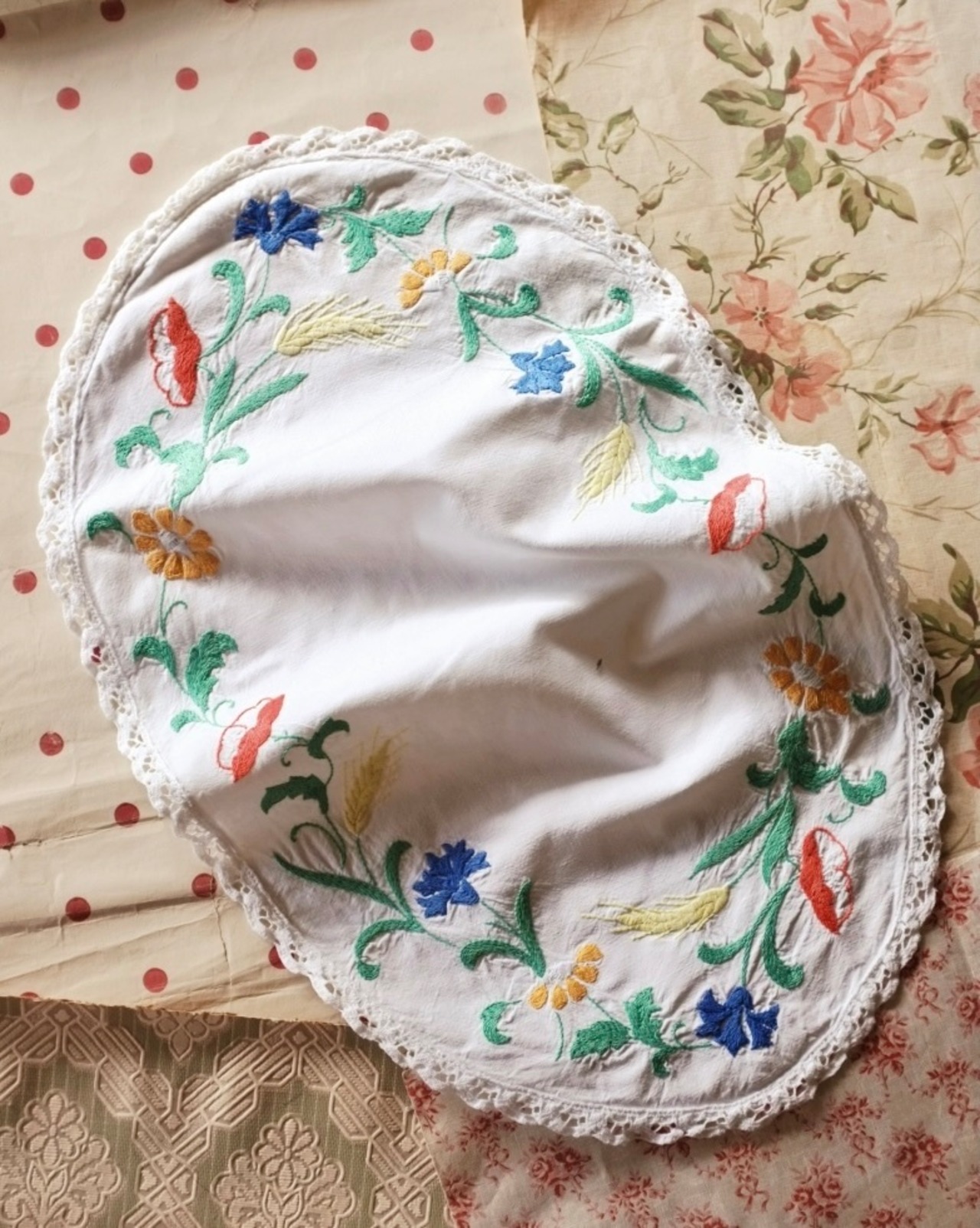 フランス 56c 輪舞的浮遊と花々とテーブルセンター ヴィンテージ