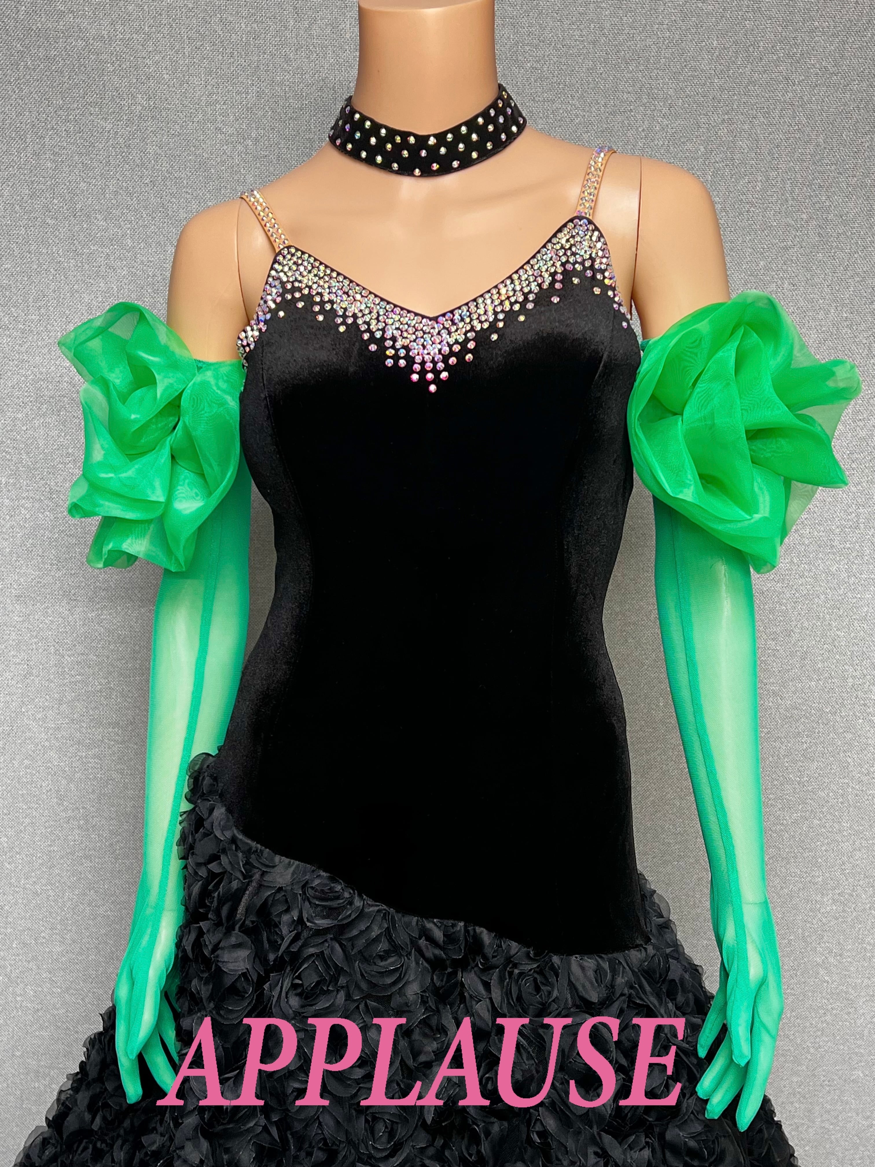 【新着】社交ダンス ドレス　 スタンダード　 モダンドレス　 ブラック（ベルベット、緑バラグローブ）　M　ST-25-33　デモ・競技用ドレス　発表会衣装　パーティドレス　ワンピース 　舞台衣装