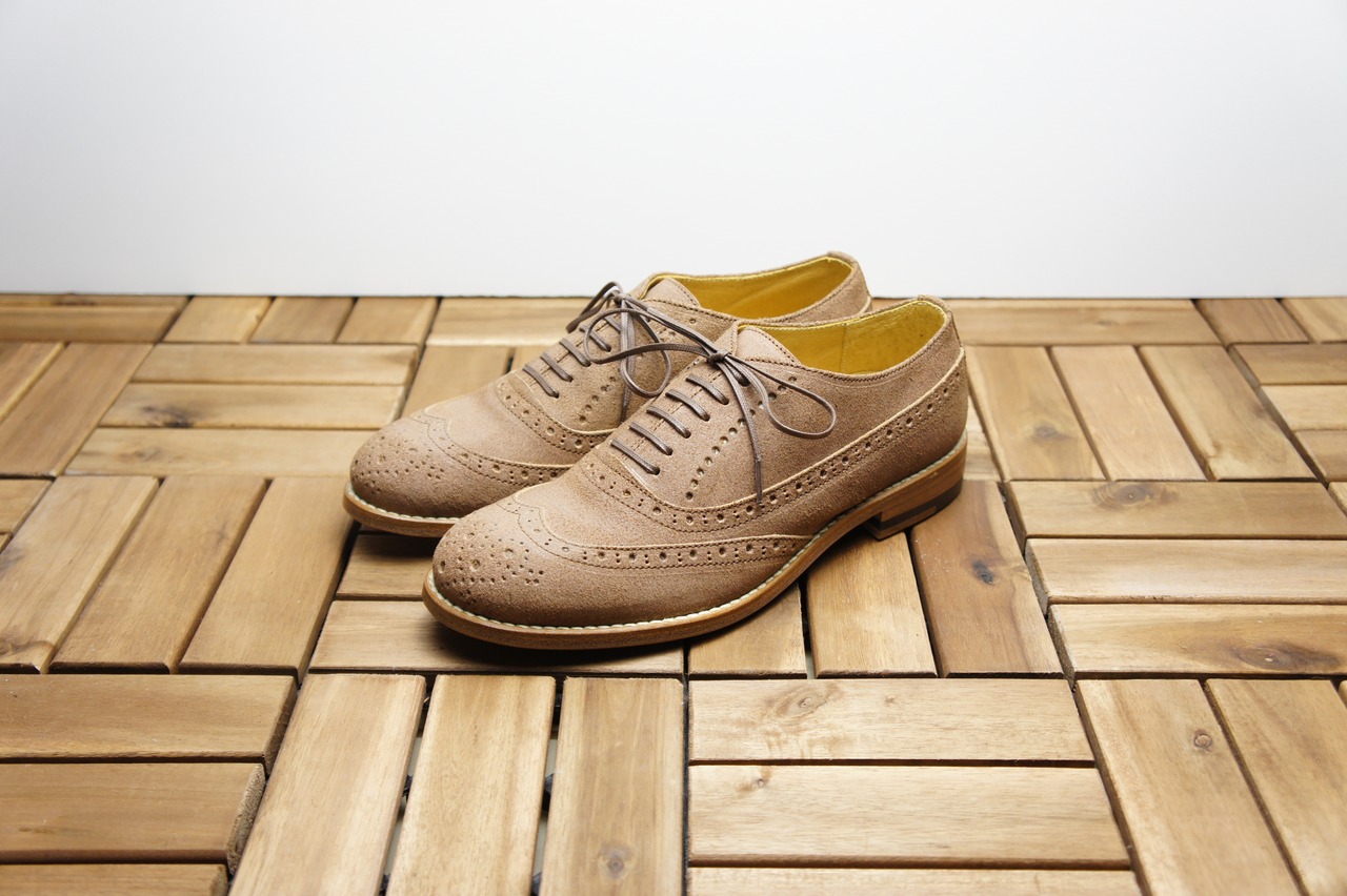 FULL BROGUE SHOES with KILTIE TONGUE (WAXED SUEDE)