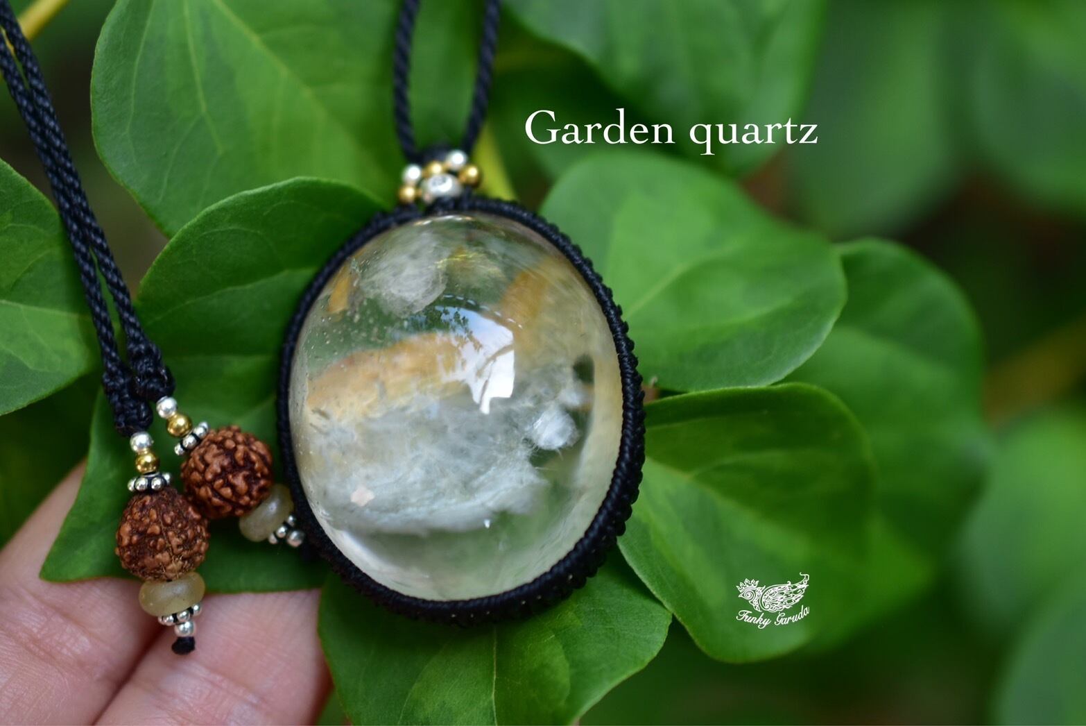 優美な翼★中粒ホワイトガーデンクォーツ マクラメペンダント gy057