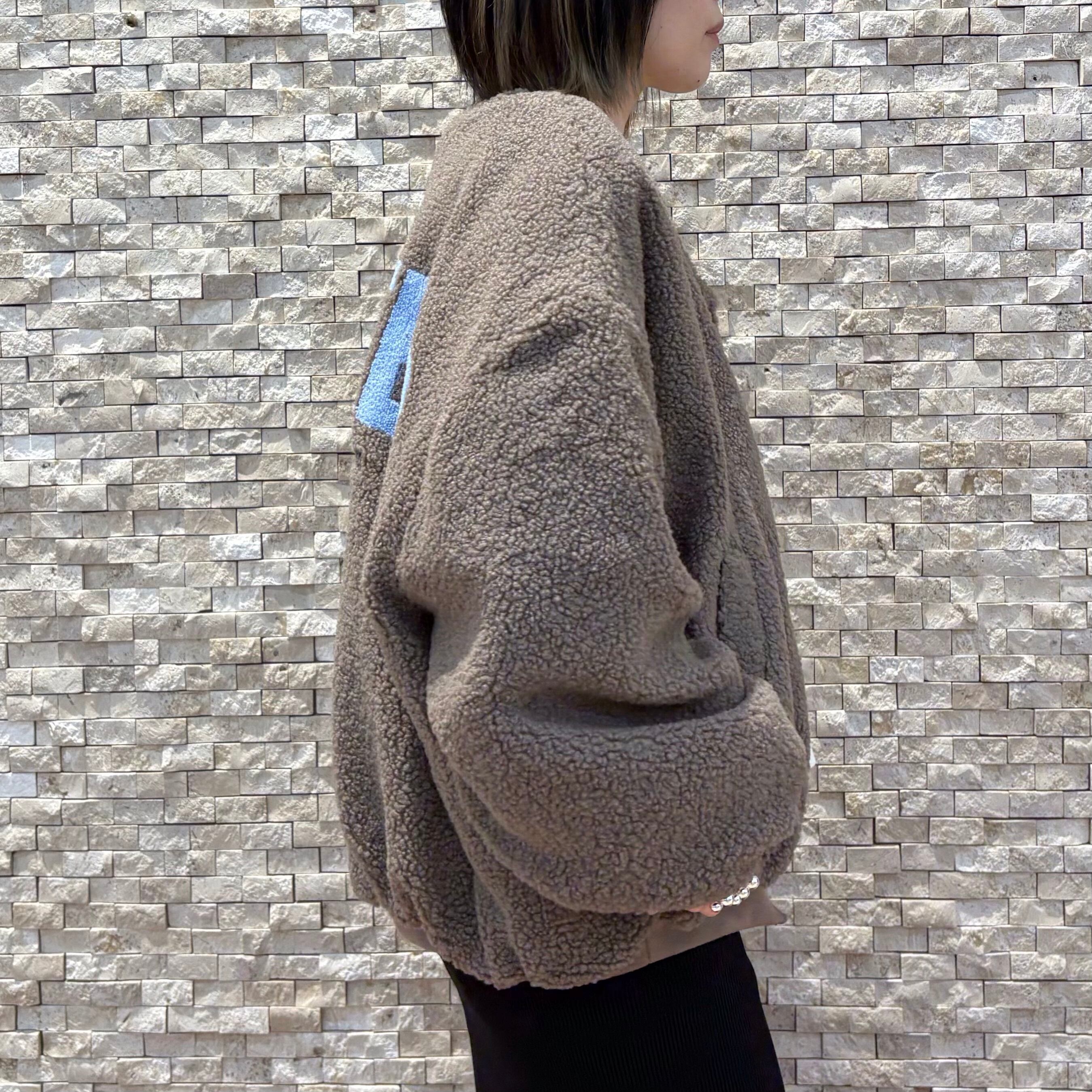 バックロゴ刺繍入りブルゾン 予約商品】ayane バックロゴ刺繍ボア 