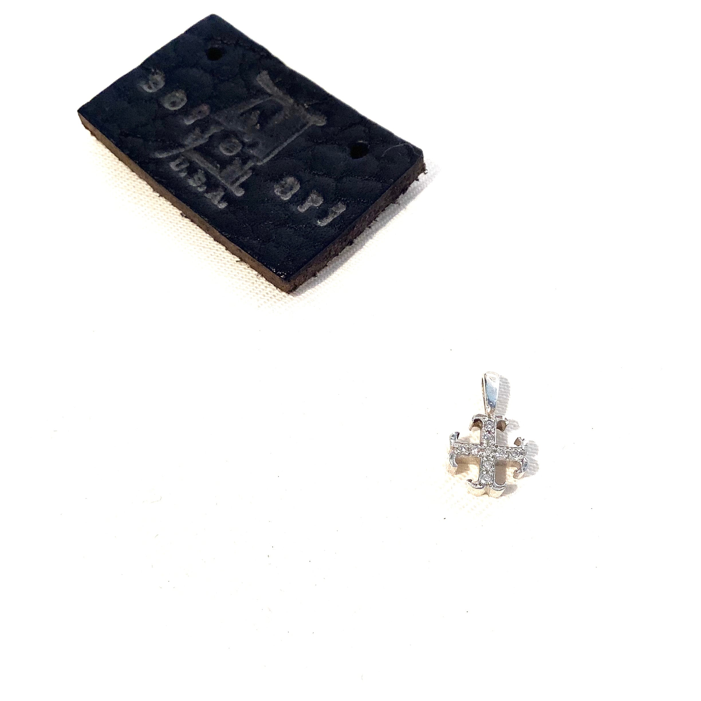 Medium O.G. Badge Pendant 18K Gold with Diamonds SofferAri